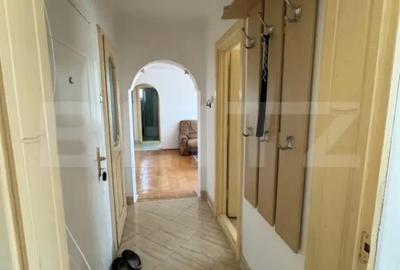 Apartament cu 3 camere semidecomandat, mobilat în Central - 1