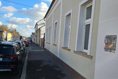 SP birou la casa central , lux 2 cam dep , baie , intr auto - 12