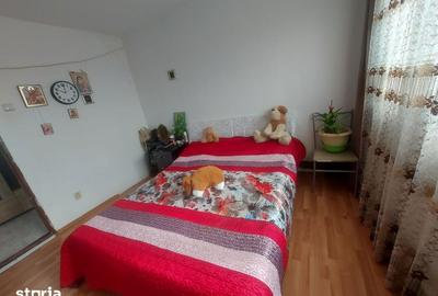Apartament cu 3 camere decomandat în Micro 11 - 12