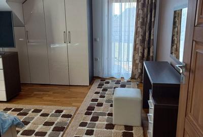 Casă cu 5 camere cu Teren 1400 Mp în Groși - 4