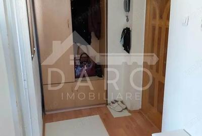 Apartament cu 3 camere decomandat în Rovinari - 1