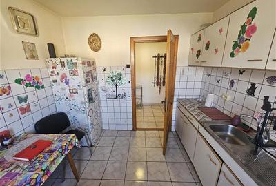 Apartament cu 3 camere decomandat, mobilat în Micro II - 2