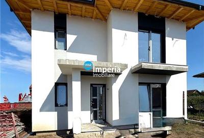 Vila premium P+E 4 cam, asfalt, canalizare, vede lac, Ciurbesti Miroslava - 1