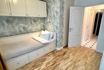 Apartament cu 3 camere semidecomandat, mobilat în 13 Septembrie - 7