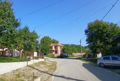 Casă cu 4 camere în Uriu - 1