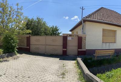 Casă cu 4 camere cu Canalizare în Central - 2