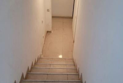 Casă cu 6 camere cu Canalizare în Central - 11
