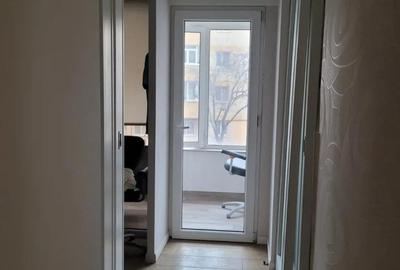 Spațiu comercial, de 54 mp, în Central - 7