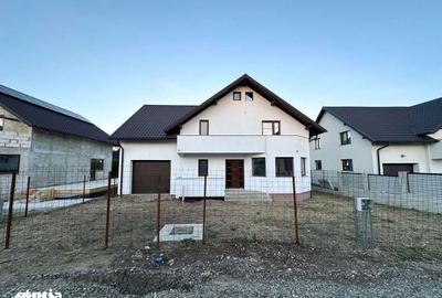 Casă cu 5 camere cu Teren 4000 Mp în Ipotești - 1