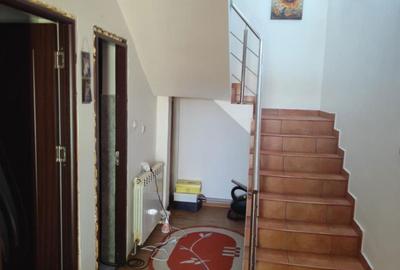 Casă cu 4 camere în Central - 3