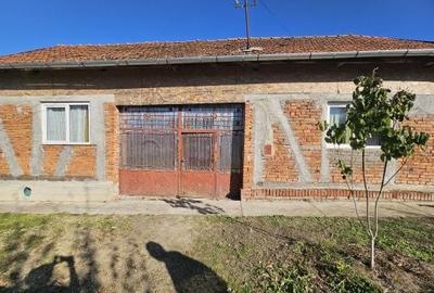 Casă cu 4 camere în Honorici - 1