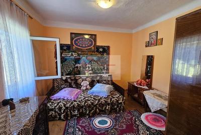 Casa Rahova zona Pucheni, str Garoafei - 6