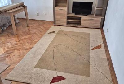 Apartament cu 3 camere decomandat în Pandurilor