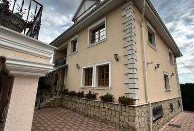 Casă cu 4 camere în Central - 2