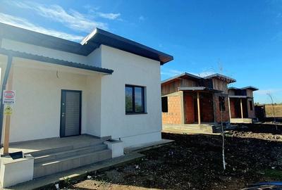 Căsuță (nu doar) de week-end pentru pasionații de pescuit și natură. - 1