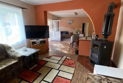 Casă cu 4 camere cu Teren 937 Mp în Ațel - 2