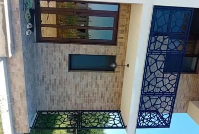 Casă cu 4 camere în Berceni - 2