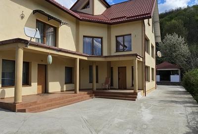 Casă cu 6 camere cu Teren 427 Mp în Central - 4