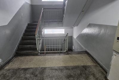 Garsonieră decomandată, mobilată în Poarta 6 - 12