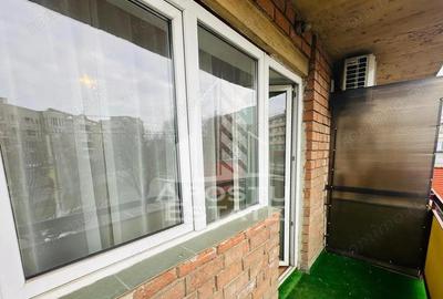 Apartament cu 3 camere semidecomandat, mobilat în Aurel Vlaicu