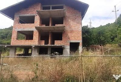 Casă cu 4 camere cu Teren 2100 Mp în Baia Sprie - 1