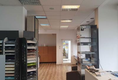 Spațiu comercial, de 85 mp, în Central - 4