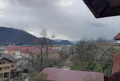 Casă cu 6 camere în Central - 2