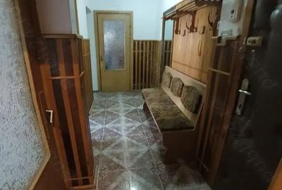 Vand apartament cu 3 camere in Govandari ,confort 1,etaj 1, bloc cu 4 etaje. Cerificat energetic B - 3