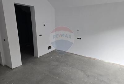 Casă cu 7 camere cu Teren 1096 Mp în Central - 4