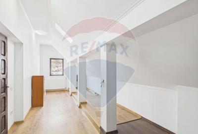 Casă cu 7 camere cu Teren 354 Mp în Cumpătu - 17