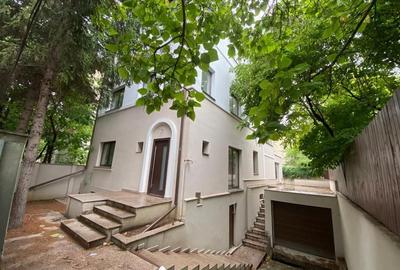 Casă individuală cu 8 camere cu Canalizare în Primăverii - 1