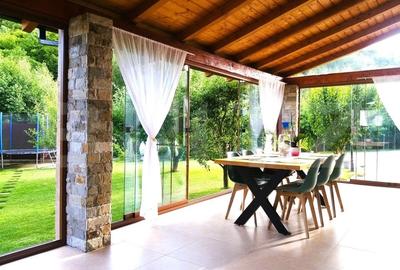 Casa la cheie, Feleacu, 900 mp, cu priveliste spre padure, 3 garaje