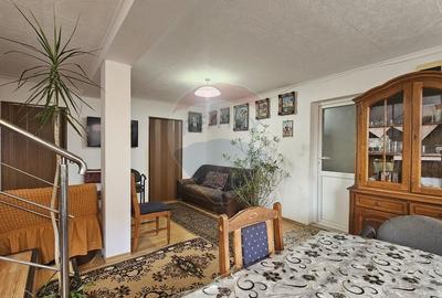 Casă cu 7 camere cu Teren 1025 Mp în Sânpetru - 1