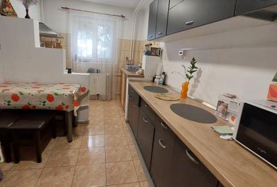 Apartament cu 4 camere decomandat în Rahova - 4