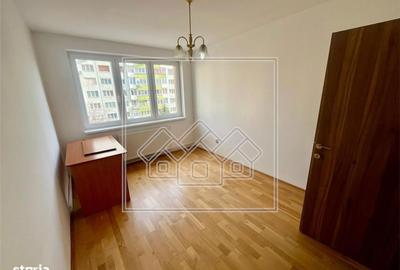 Apartament cu 3 camere decomandat în Cristian - 1