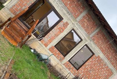 Casă cu Teren 670 Mp în Bucov - 1