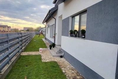Casă cu 3 camere cu Teren 500 Mp în Domnești - 1