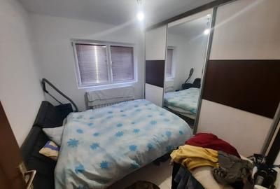 Apartament cu 3 camere decomandat, zona Baza 3 - 2