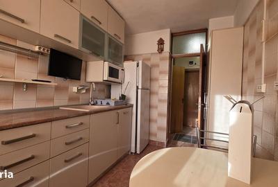 Apartament cu 3 camere decomandat în Rahova