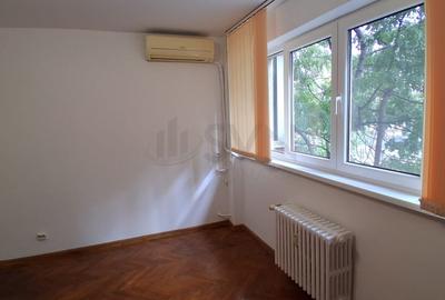 Apartament cu 1 camere decomandat, mobilat în Victoriei