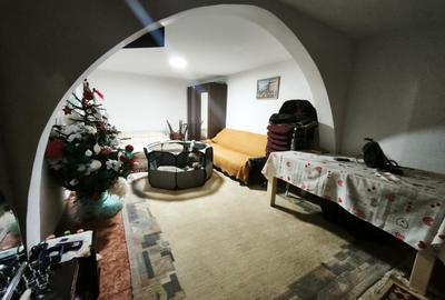Casa de vanzare, cu 3 camere, 80 mp, 900 mp teren, Siret - 1