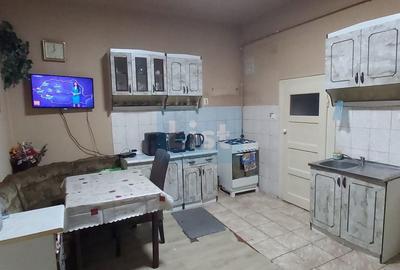 Casă cu 3 camere cu Canalizare în Central - 9