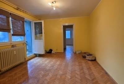 Apartament cu 3 camere semidecomandat în Tătărași