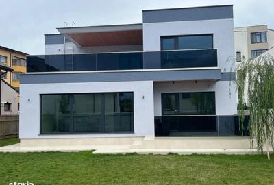 Casă cu 4 camere în Palazu Mare