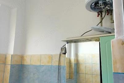 Vand garsoniera cu dependinte (baie,bucatarie),suprafata utila 32 mp -negociabil - 8