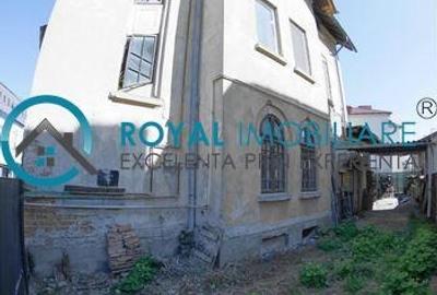 Casă individuală cu 8 camere cu Teren 355 Mp în Central - 2