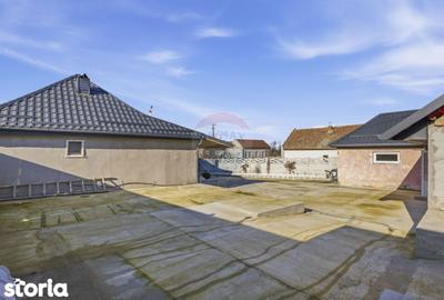 Casă cu 3 camere cu Teren 1439 Mp în Secusigiu - 1