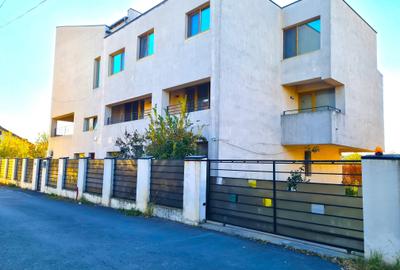 Apartament cu 4 camere decomandat, mobilat în Central