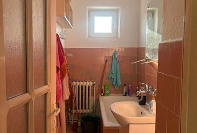 Apartament cu 2 camere semidecomandat în Decebal