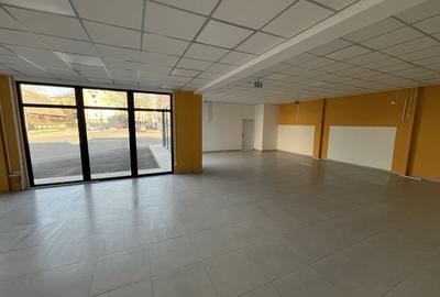 Spațiu comercial, de 50 mp, în Central - 8